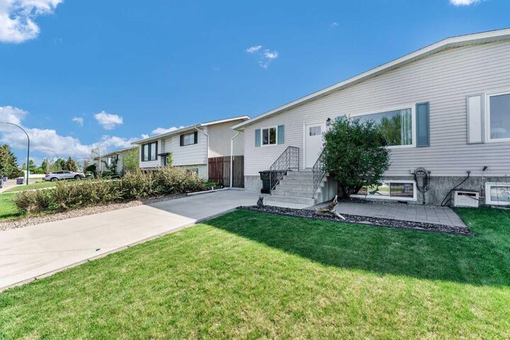 Property Photo:  353 Ross Glen Drive SE  AB T1B 1Y3 