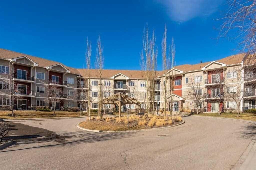 Property Photo: 1540 Sherwood Boulevard NW 1218 AB T3R 0K5