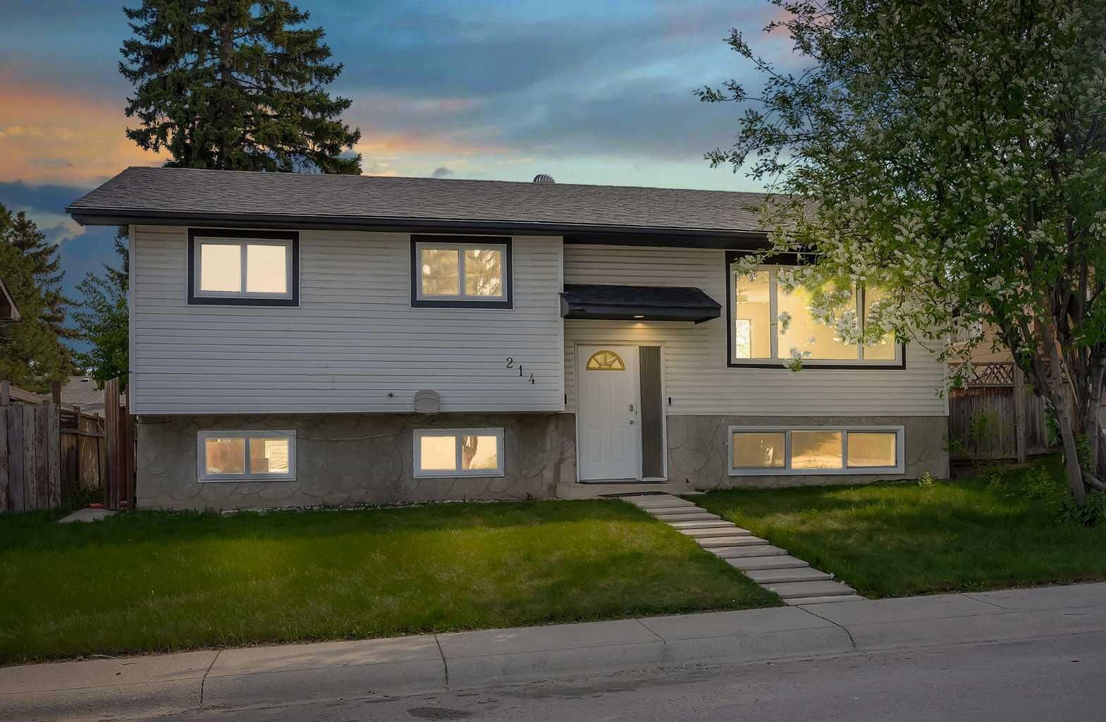Property Photo: 214 Rundleview Close NE AB T1Y 1J1