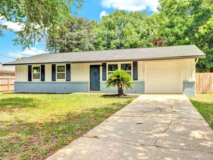 Property Photo: 4200 E Johnson Ave FL 32514