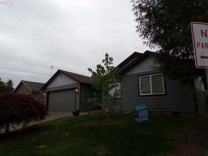 Property Photo:  1662 Cherry Bark Ct  OR 97317 