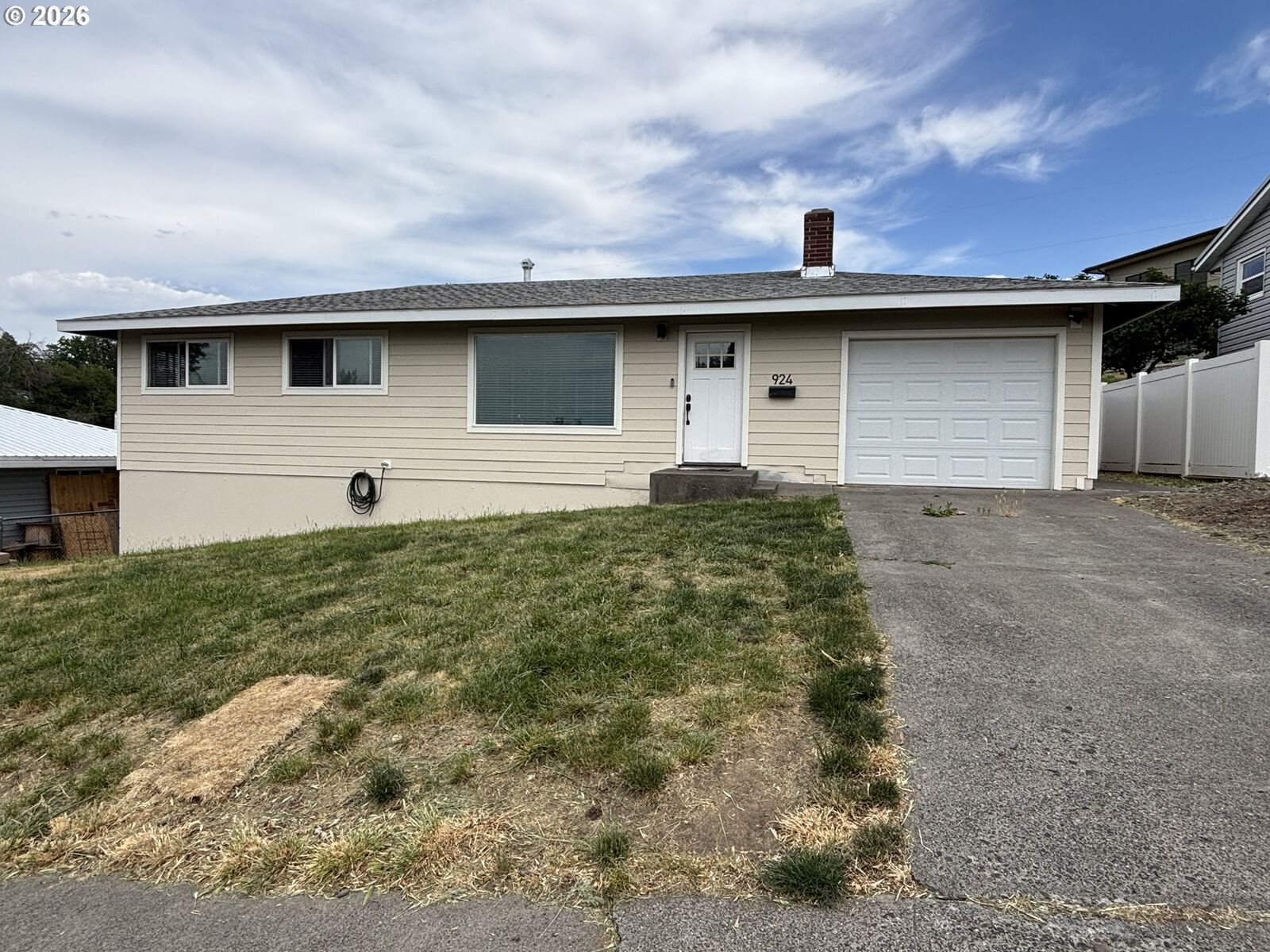 Property Photo: 924 SW 33rd St OR 97801
