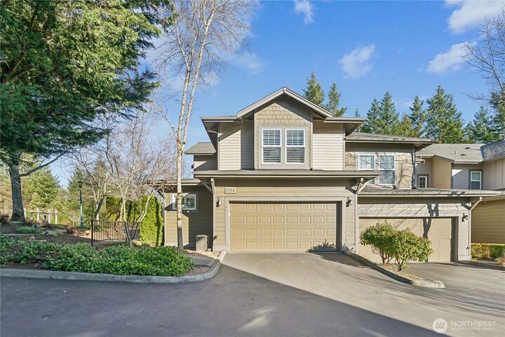 Property Photo:  7704  Fairway Avenue SE 601  WA 98065 