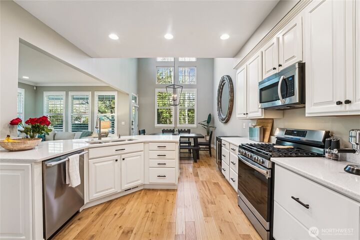 Property Photo:  7704  Fairway Avenue SE 601  WA 98065 