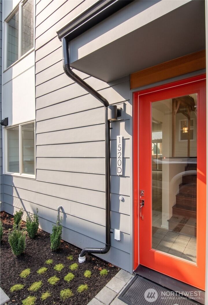 Property Photo: 1520 13th Avenue S D WA 98144