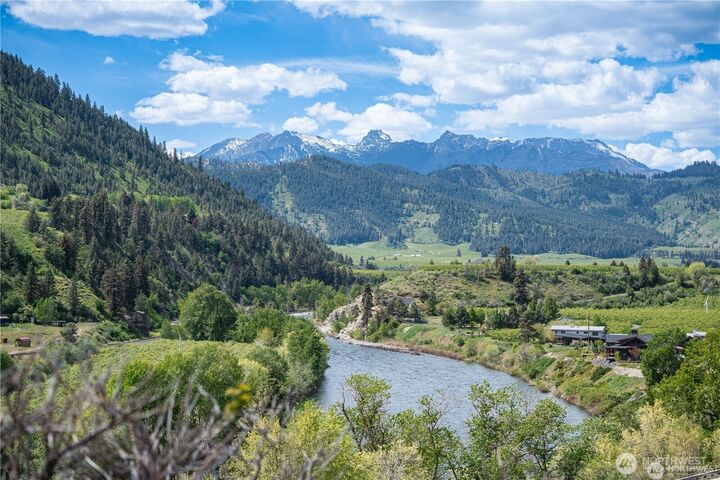 Property Photo: 4 Sunburst Lane WA 98815