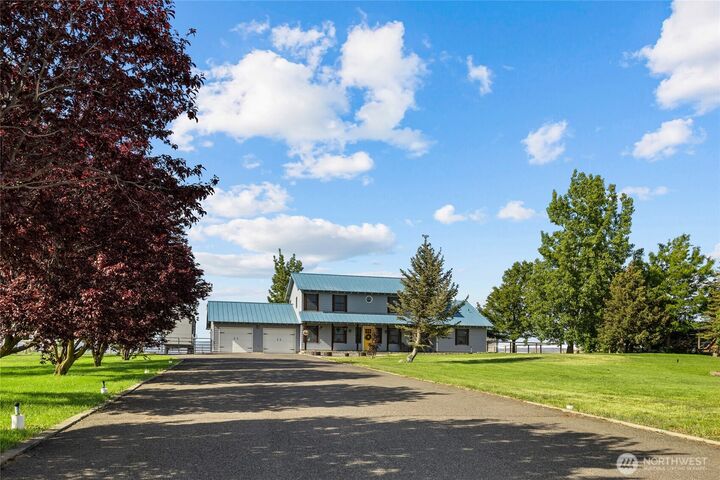 Property Photo: 801 Carroll Road WA 98926