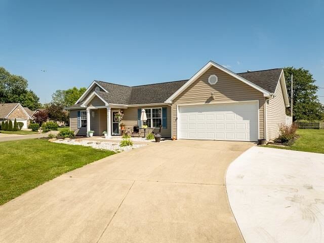 Property Photo: 703 Poplar Avenue IN 47330