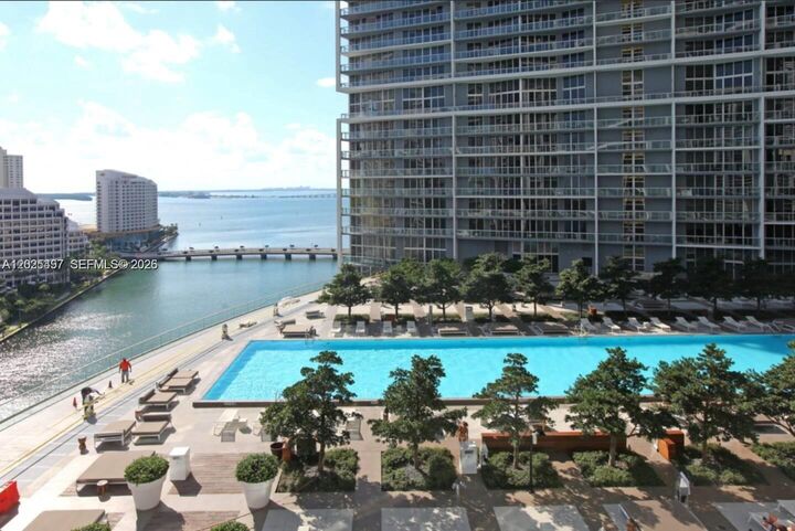 Property Photo:  485 Brickell Ave 2006  FL 33131 