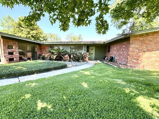 Property Photo:  990 20th St.  TX 77706 