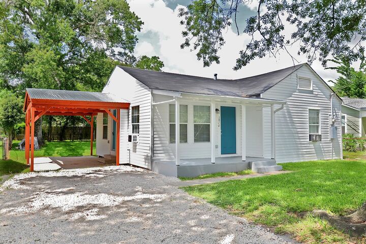 Property Photo:  1810 Crockett St.  TX 77630-6526 