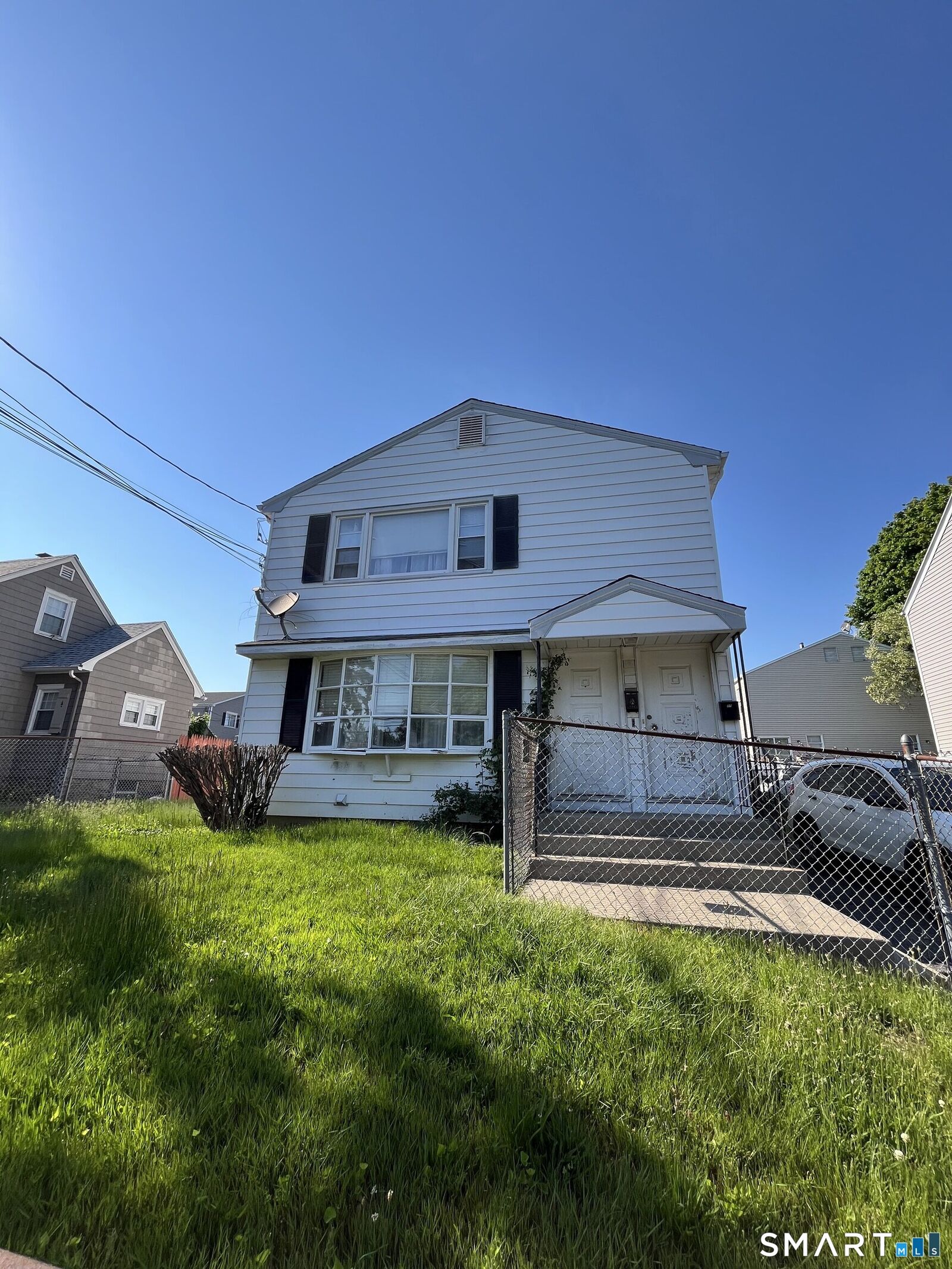 Property Photo:  200 Robin Street 2  CT 06606 