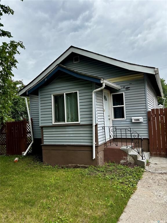 1306 B Avenue N — photo 1