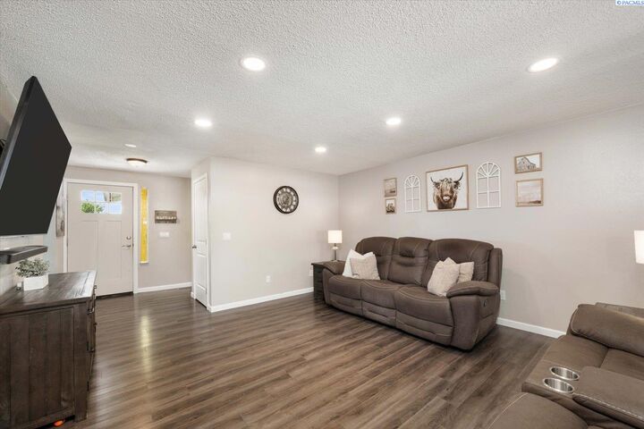 Property Photo: 2508 S Zillah St WA 99337