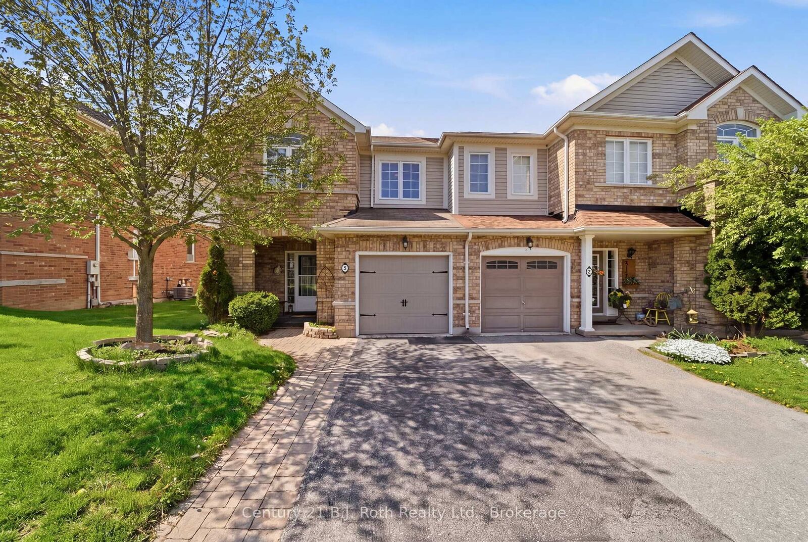 Property Photo: 478 Regent Street 5 ON L3V 4E3