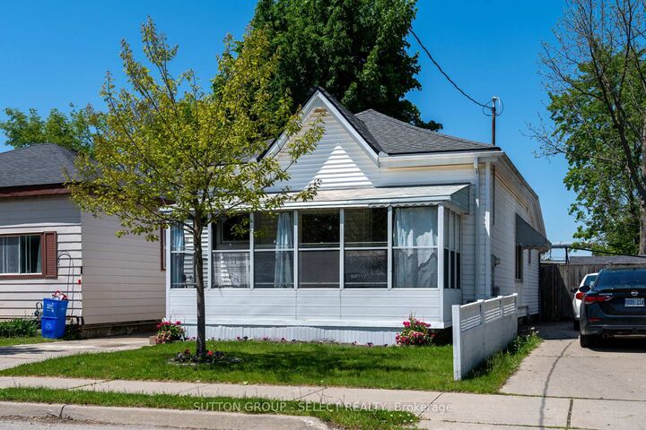 582 Hill Street — photo 1
