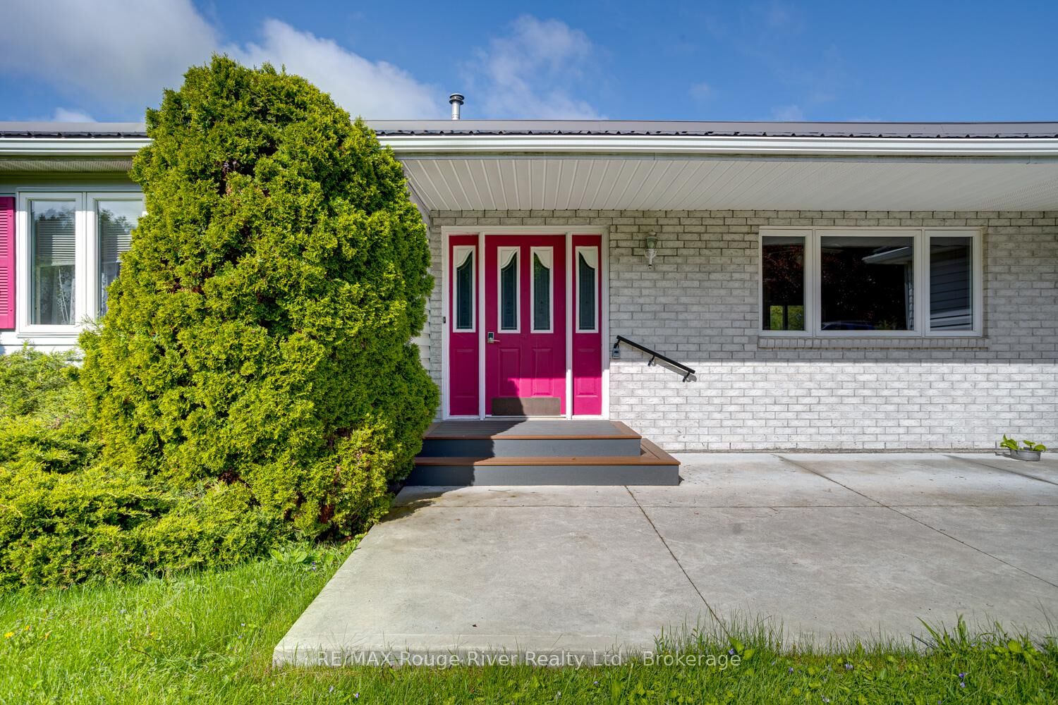 Property Photo: 3360 Burnham Street N ON K9A 0N8
