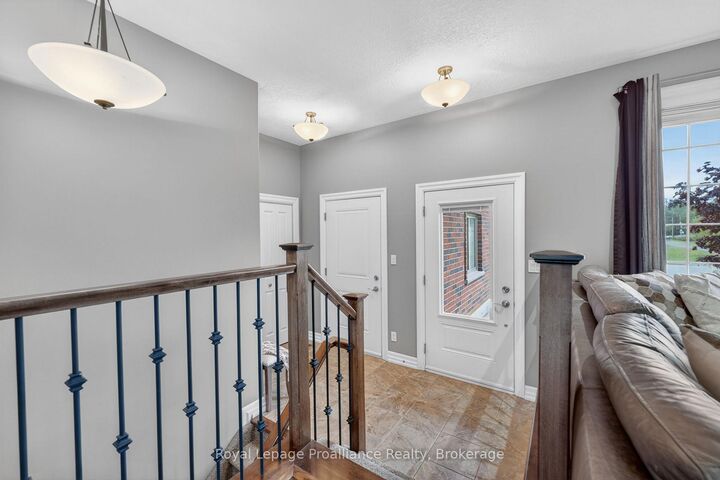 Property Photo: 32 Aspen Drive ON K8V 0E2