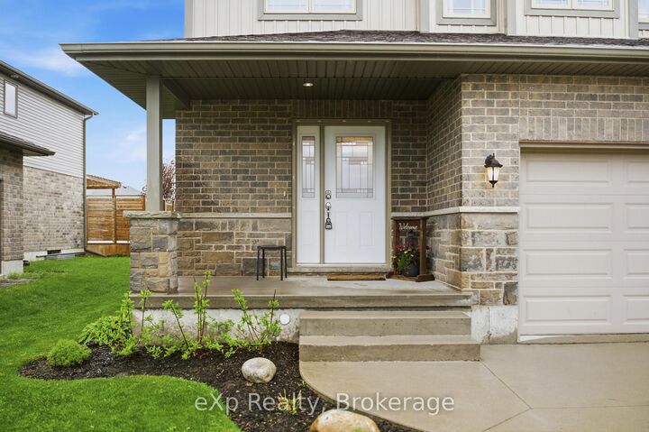 300 Hutton Street E — photo 1