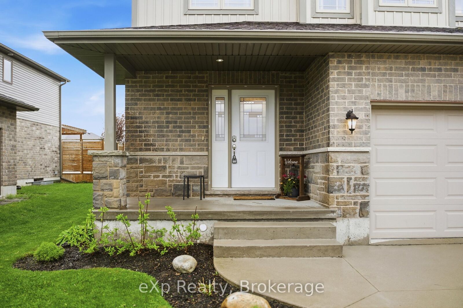 Property Photo: 300 Hutton Street E ON N4W 0C1