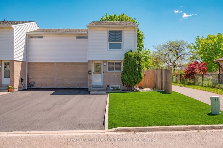 16 Gleneaden Court — photo 1