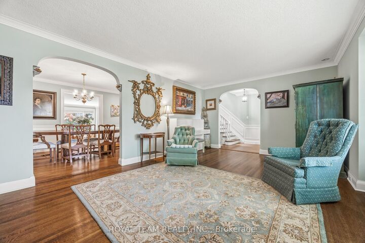 Property Photo: 107 Esgore Drive ON M5M 3S1