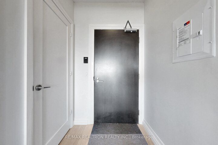 Property Photo: 2 Anndale Drive 3103 ON M2N 0G2