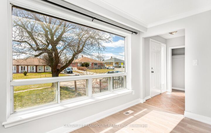 Property Photo: 39 Aloma Crescent ON L6T 2N8