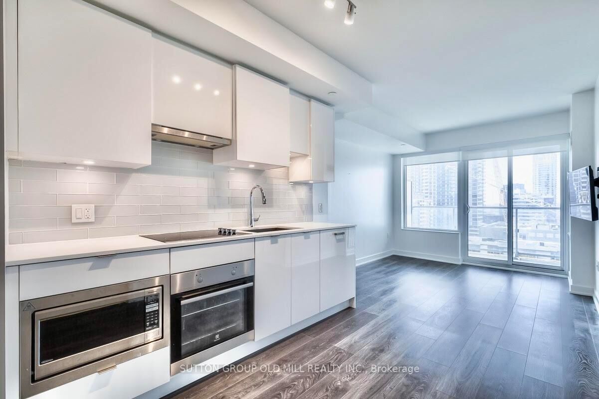 Property Photo: 195 Redpath Avenue 1411 ON M4P 0E4