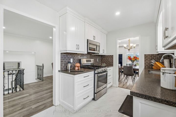 Property Photo: 11 Charlotte Court ON L4N 6B2