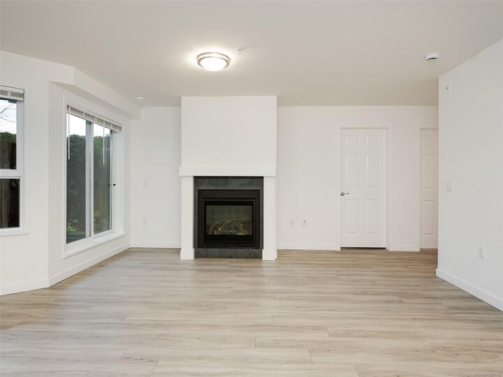 Property Photo:  689 Bay St 104  BC V8T 5H9 