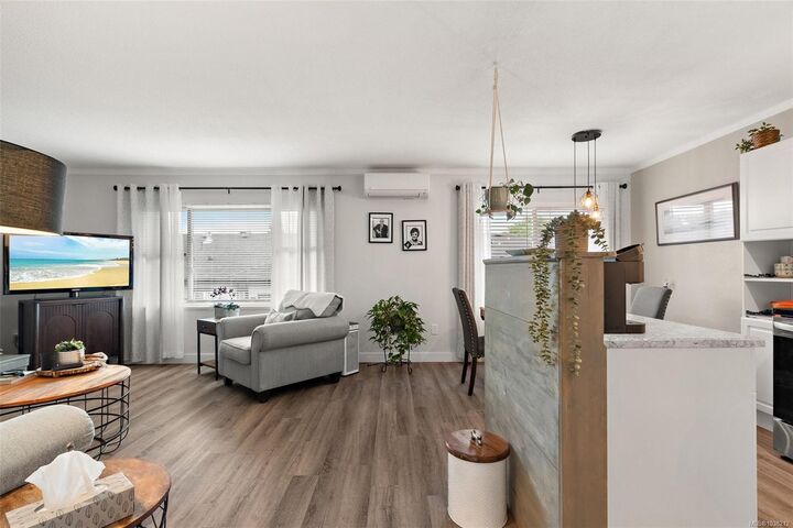 Property Photo: 961 Trunk Rd 4 BC V9L 2R9