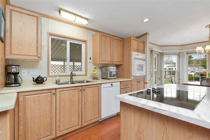 Property Photo:  7401 Central Saanich Rd 8  BC V8M 2B5 