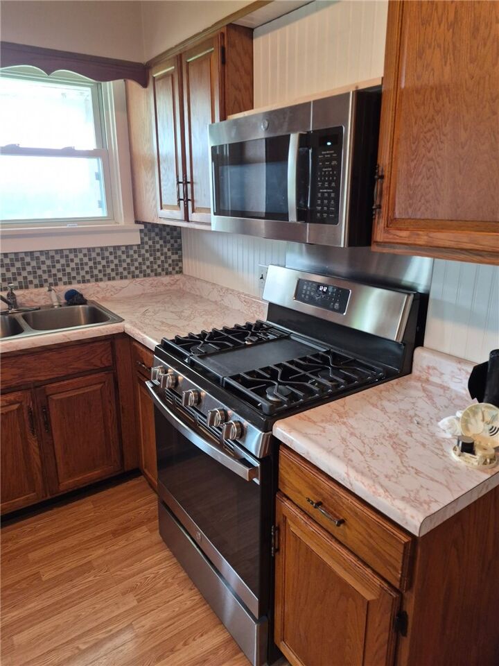 Property Photo:  1513 Fernhurst  PA 15108 