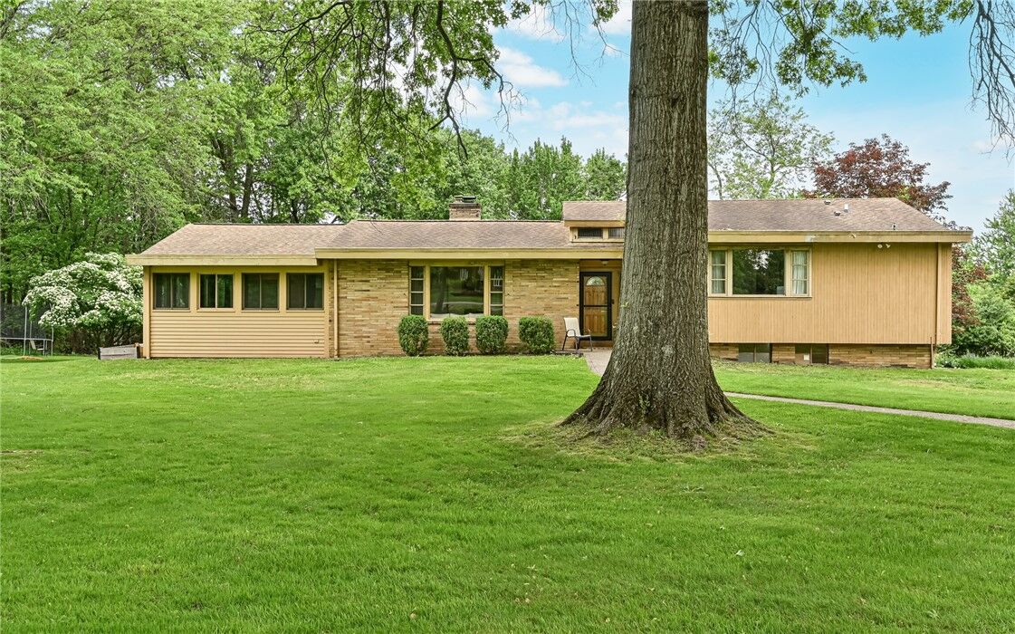 Property Photo: 10595 Crest Rd PA 15090