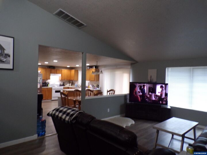Property Photo:  1662 Cherry Bark Ct  OR 97317 