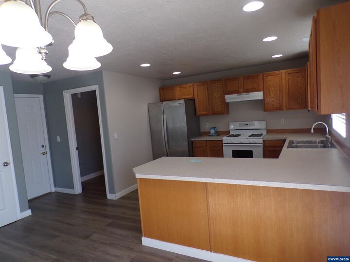 Property Photo:  1662 Cherry Bark Ct  OR 97317 