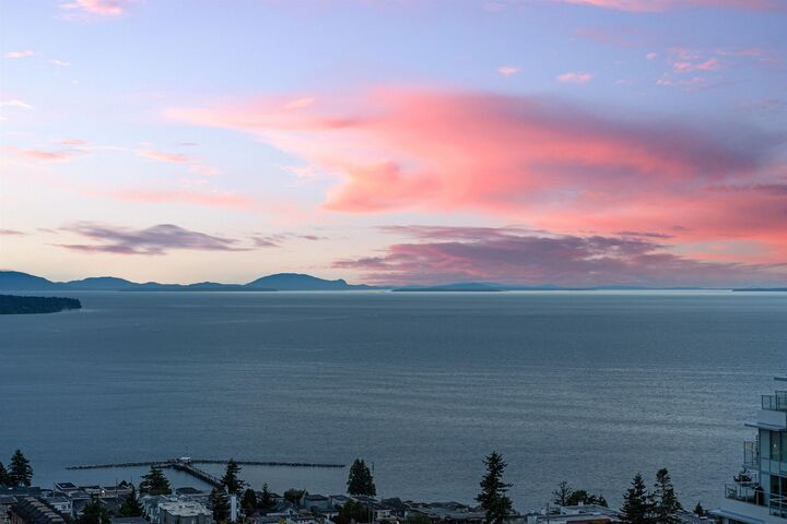 Property Photo: 1473 Johnston Road Ph2 BC V4B 0A2
