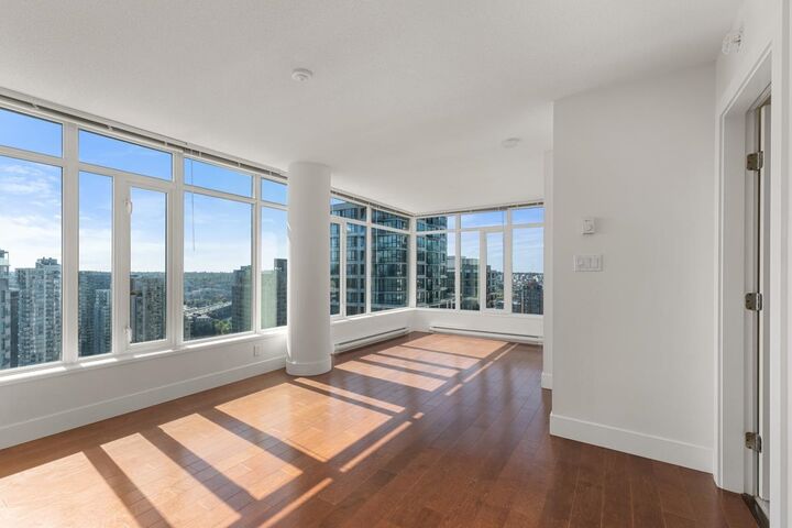 Property Photo:  888 Homer Street 2804  BC V6B 0H7 