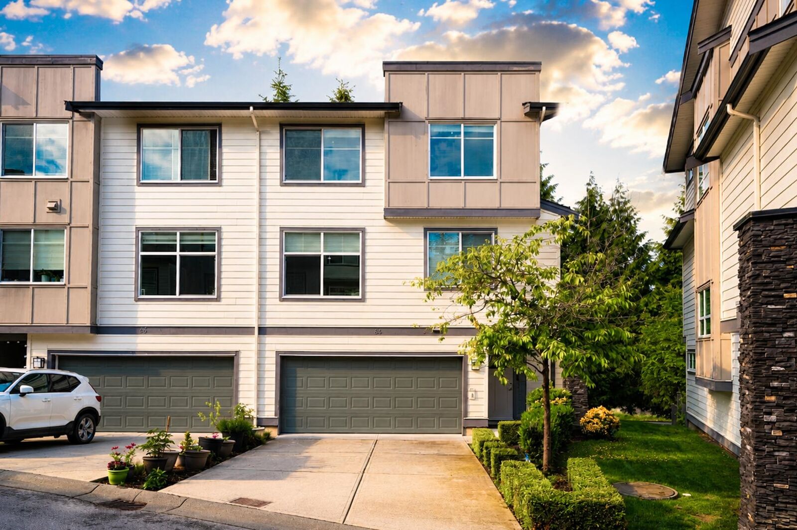 Property Photo: 15665 Mountain View Drive 84 BC V3Z 0W8