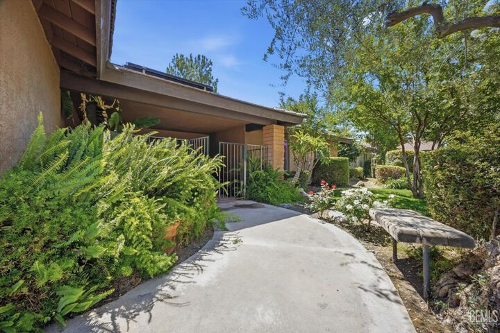 Property Photo:  704 Winchester Street  CA 93309 