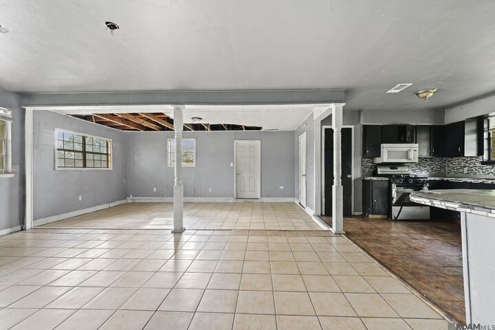 Property Photo:  5830 Princess Ct  LA 70811 