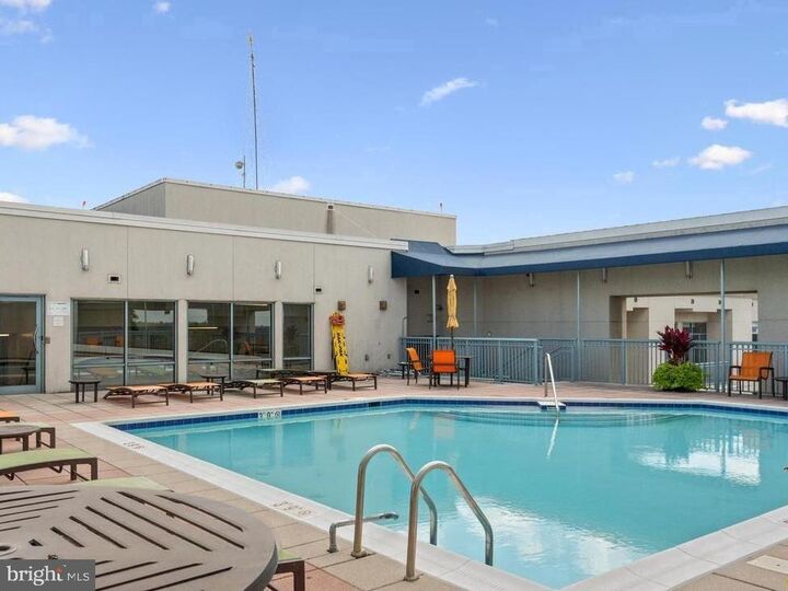 Property Photo: 851 N Glebe Road 1003 VA 22203