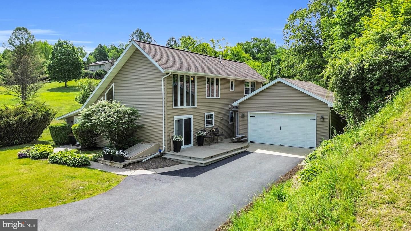 Property Photo:  1094 Seifrit Lane  PA 19506 