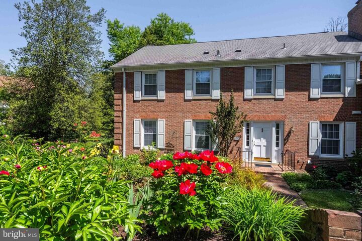 Property Photo:  1003 Priory Place  VA 22101 