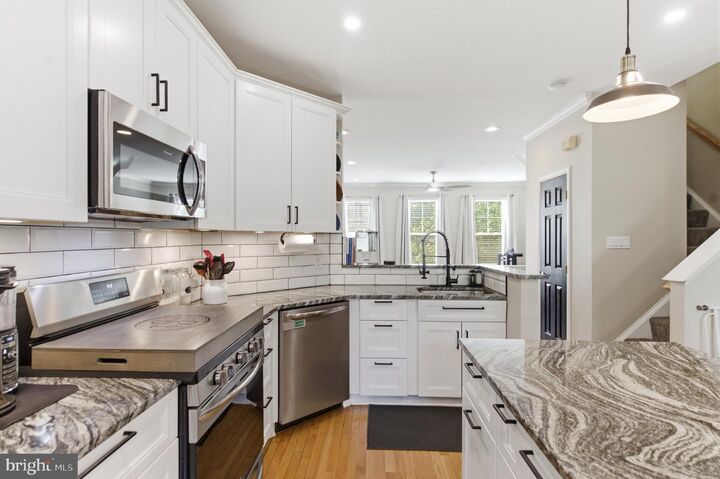 Property Photo:  21553 Field Station Terrace  VA 20148 