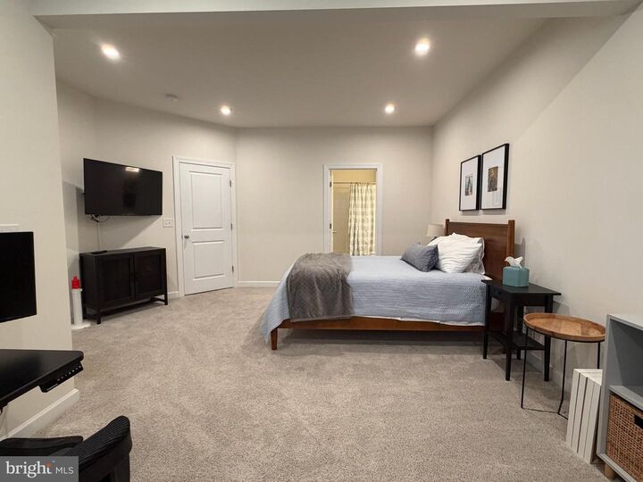 Property Photo: 8120 Bock Farm Place VA 22306