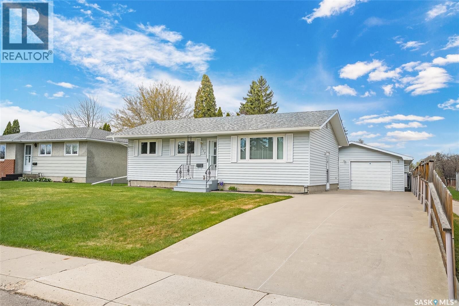 Property Photo:  1117 Y Avenue N  SK S7L 3L5 