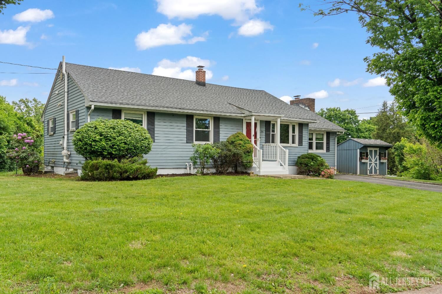 Property Photo:  5 Willow Avenue  NJ 08854 