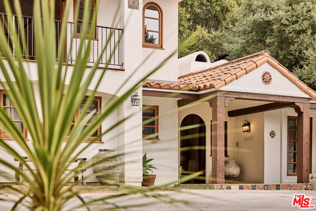 Property Photo:  3268 Serra Rd  CA 90265 